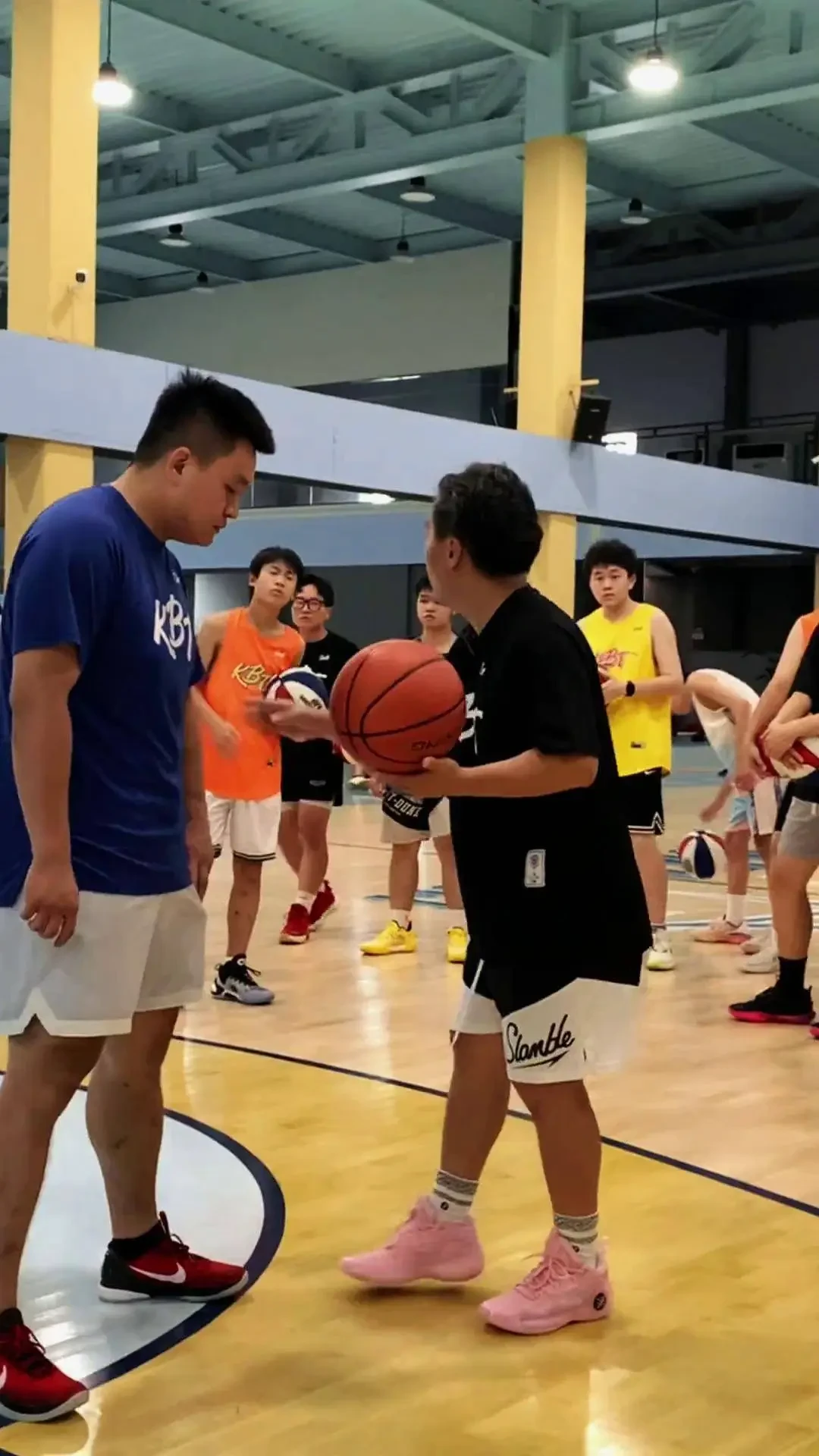 大学生如何利用暑假参加篮球集训？